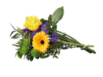 Buquê de gerberas amarelas, rosas e crisântemos verdes.