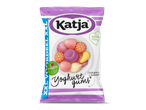 Paarse verpakking met yoghurtgums in 6 fruitsmaken, met natuurlijke kleur- en smaakstoffen.