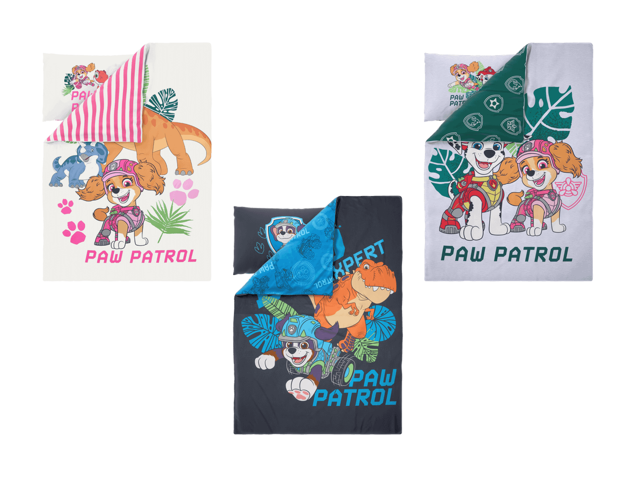 Trois parures de lit pour enfants avec des motifs de chiots et de dinosaures.
