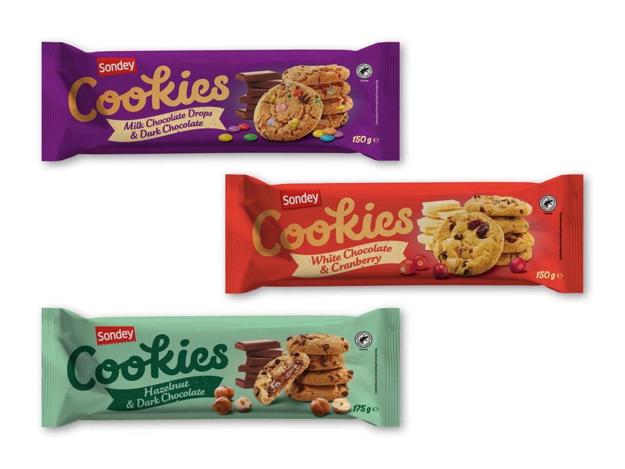 Tre pakker cookies i forskellige smagsvarianter: mælkechokolade og mørk chokolade, hvid chokolade og tranebær, og hasselnød og mørk chokolade.