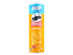 Pringles Paprika traškučiai, oranžiniame cilindre su Mr. P logotipu.