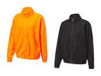 To Puma windbreakers, en orange og en sort.
