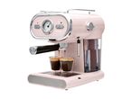 SilverCrest espressomaskine i retrostil, der brygger kaffe i to glas.