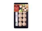 Siao Long Pao dumplings med kød i en pakke med spisepinde.