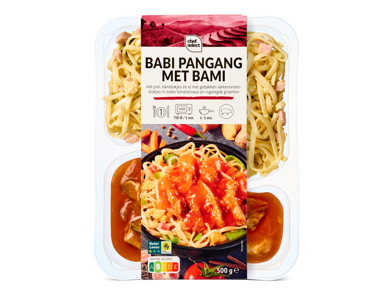 Babi Pangang met bami maaltijd, met varkensvlees in tomatensaus en ingelegde groenten.
