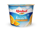 Een kuipje volle kwark met Spaanse sinaasappel, verrijkt met yoghurt.