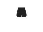 Shorts pretos.