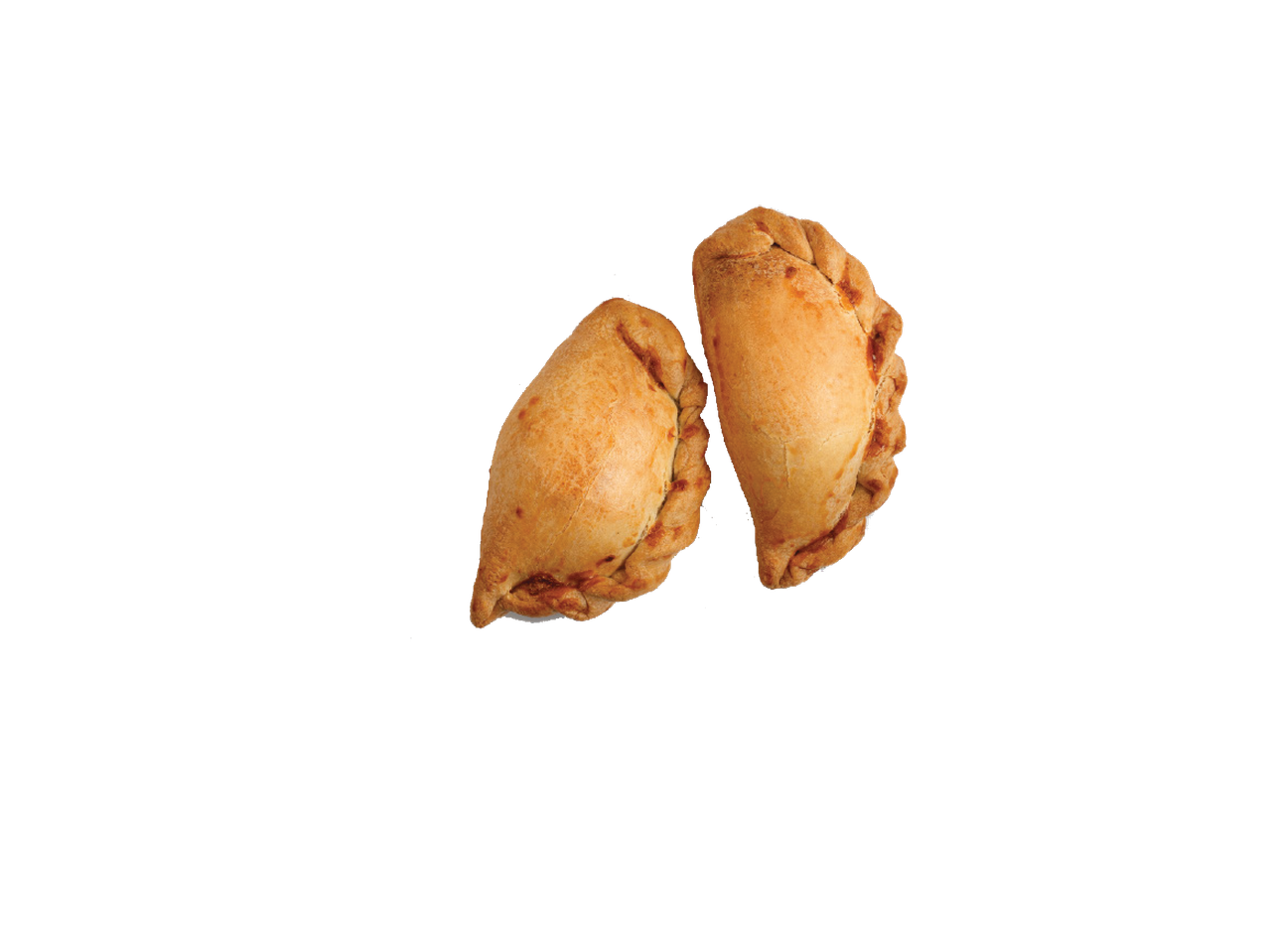 Divas zeltaini brūnas empanadas ar kraukšķīgu garoziņu uz melna fona.