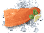 Ein Stück roher Lachs auf Eis mit Minze und Zitrone.