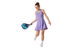 Raquete de padel e vestido de padel feminino; mulher jogando padel.