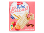 Een verpakking yoghurtbiscuit met aardbeismaak.
