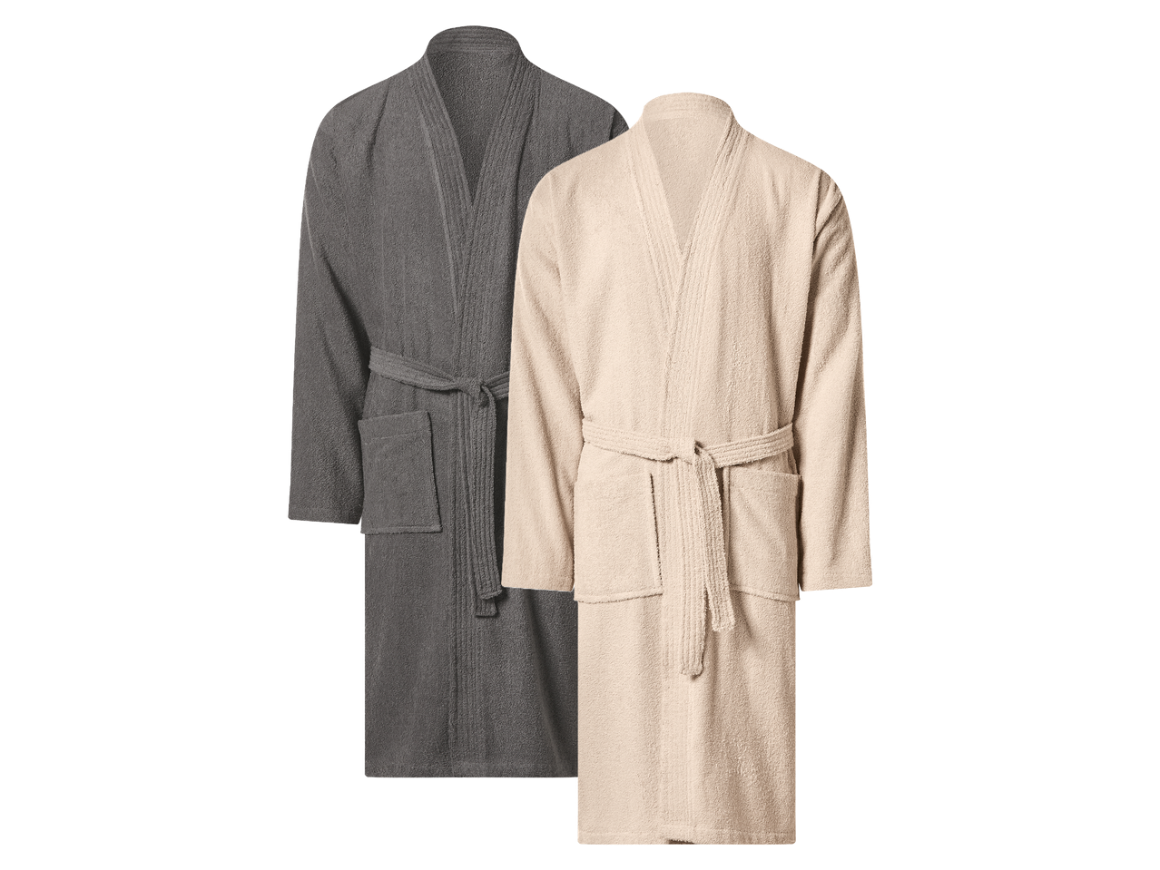 Dva ogrtača za kupanje, jedan tamnosivi i jedan bež boje, prikazani su na crnoj pozadini.