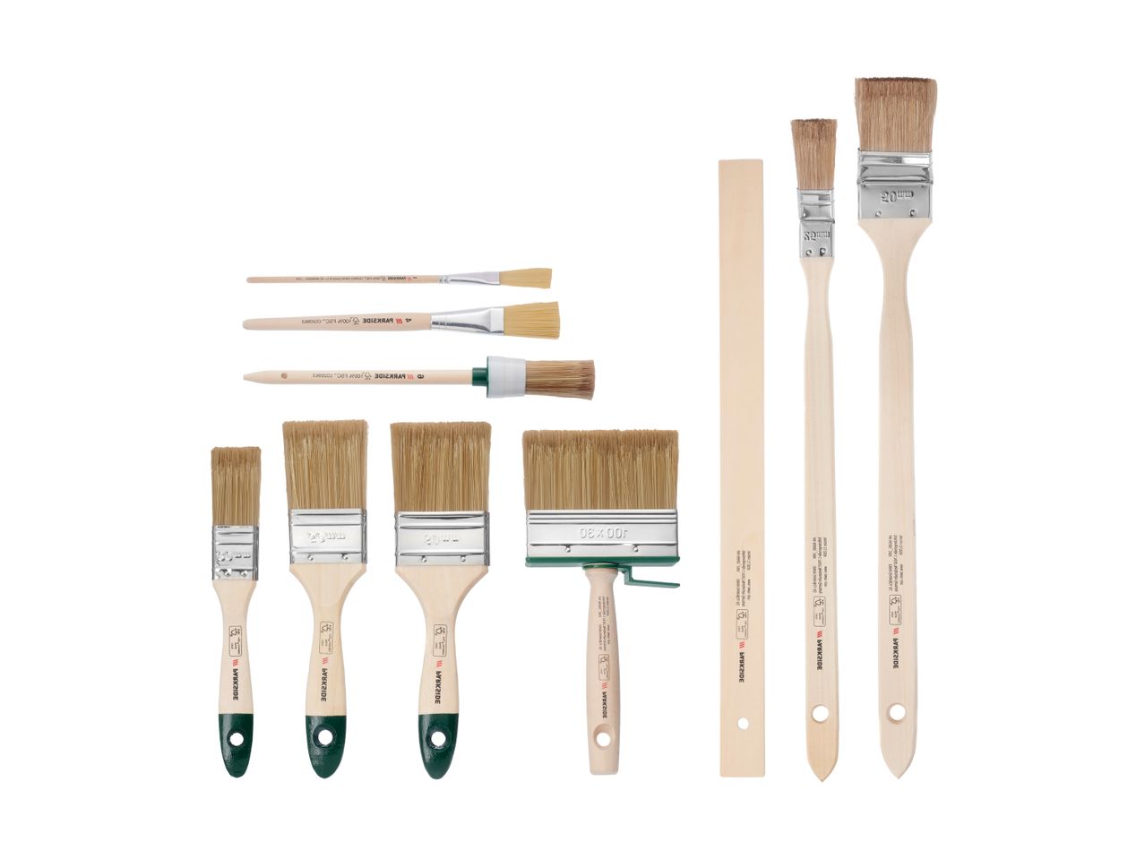 Et sæt med forskellige pensler, herunder flade pensler, en rund pensel og en bred pensel.