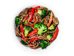 A bowl of soba noodles with beef, broccoli, and red bell peppers.