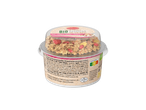 Iogurte Milbona Bio de baunilha com muesli de morango e framboesa numa embalagem transparente.