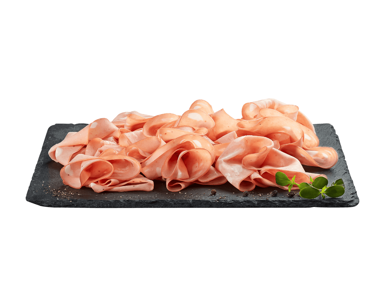 Mortadella-Scheiben auf einer schwarzen Schieferplatte mit Pfefferkörnern und Kräutern.