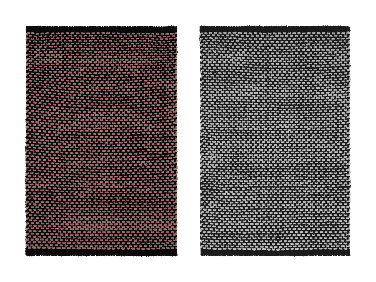 Deux tapis rectangulaires à motif de damier, l'un rose et noir, l'autre blanc et noir.