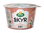 Arla Skyr Airy jordbæryoghurt i en 128g beholder.
