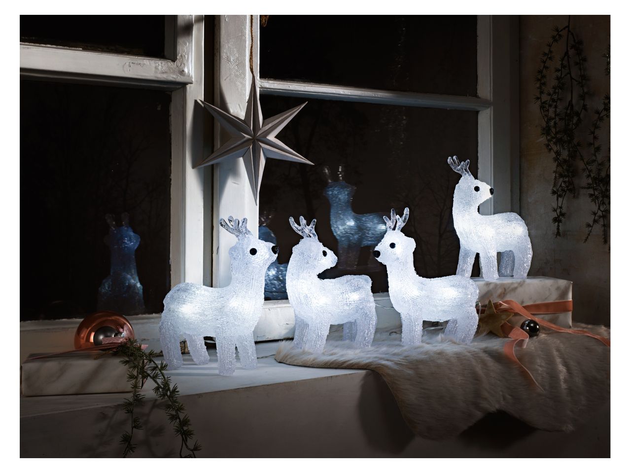 Go to full screen view: LED Light-Up Christmas Figure - Image 3