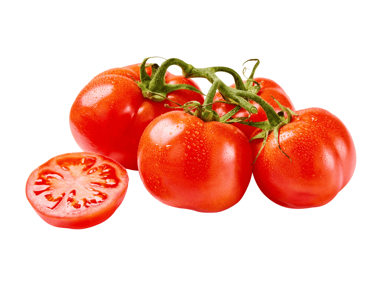 Tuoreita, punaisia tomaatteja vihreillä varsilla ja yksi halkaistu tomaatti.