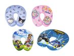 Fire U-formede nakkepuder med tegneseriefigurer og temaer, herunder Hello Kitty, Paw Patrol og Batwheels.