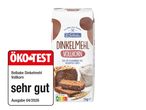 Eine Packung Dinkelmehl Vollkorn mit dem ÖKO-TEST Urteil 'sehr gut' und Nutri-Score A.