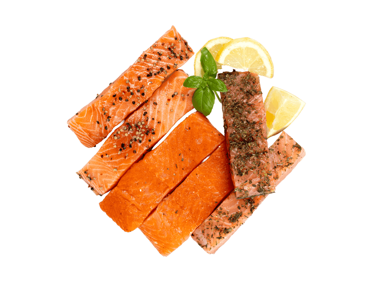 Lachsfilets mit Zitrone und Kräutern auf schwarzem Hintergrund.