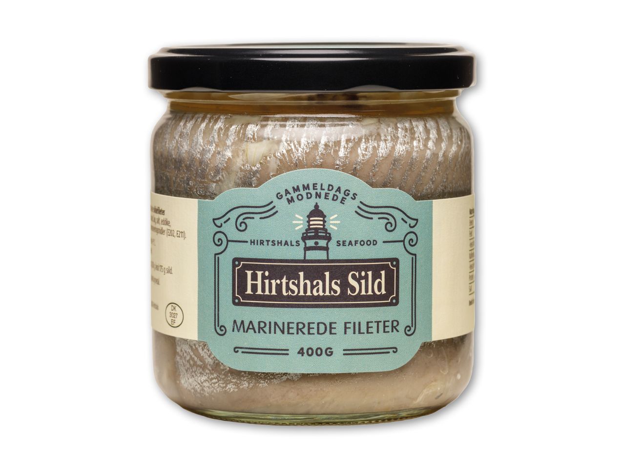 Glas med marinerede sild, med en etiket der viser et fyrtårn og teksten 'Hirtshals Sild'.
