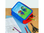 Mario Bros pernica sa bojicama, makazama i sveskom za matematičke zadatke.