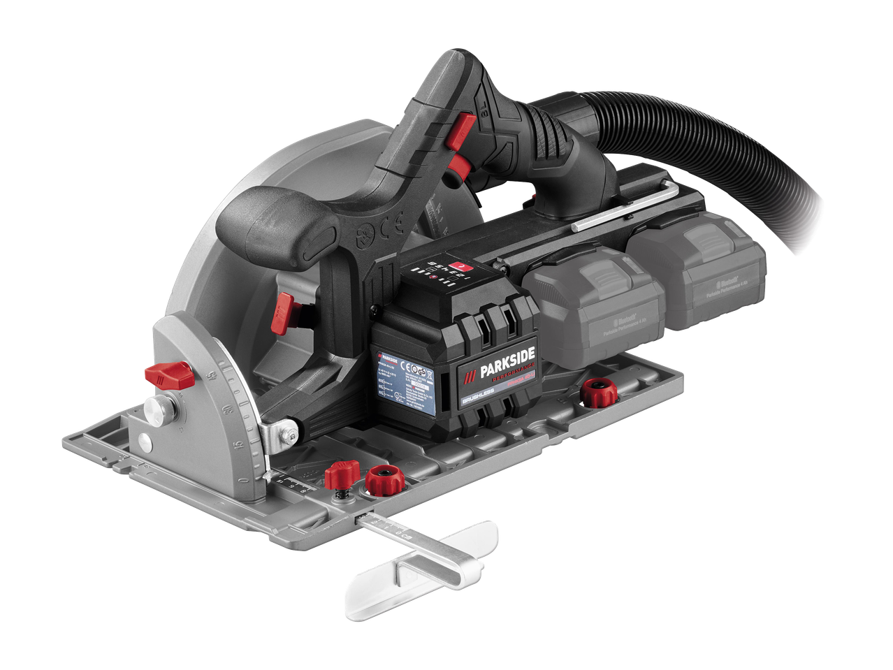 A Parkside Performance akkumulátoros merülőfűrész két akkumulátorral és porelszívóval.