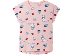 Tricou roz cu imprimeu cu porumbei, bărcuțe și inimi.
