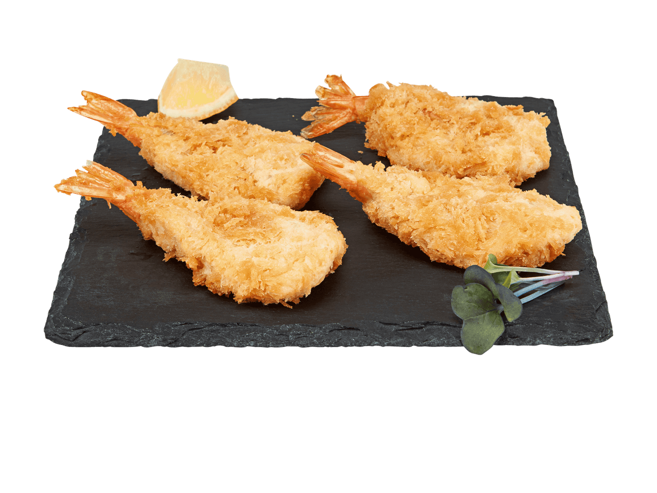 Crevettes frites panées avec citron et garniture sur une assiette en ardoise.