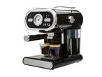 Macchina da caffè espresso nera e cromata con due tazze di caffè sotto l'erogatore.