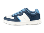 Ein dunkelblauer und weißer Sneaker mit hellblauen Schnürsenkeln.