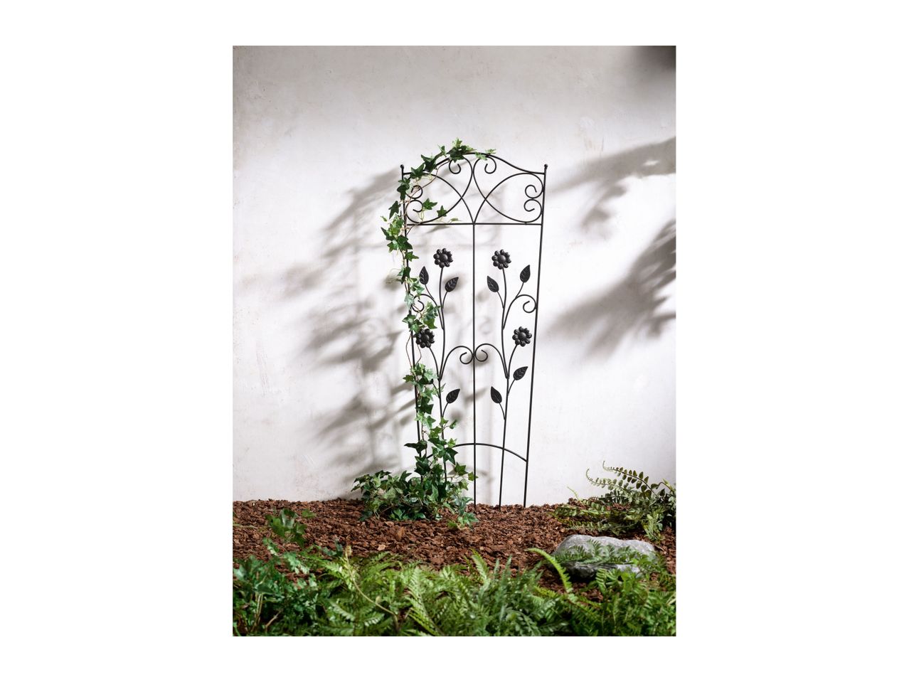 Go to full screen view: Metal Trellis - Image 2