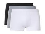 Tre par herreboxershorts i sort, grå og hvid, stablet oven på hinanden.