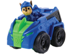 Blauwe en groene speelgoedauto met een hondenfiguur op de bestuurdersstoel