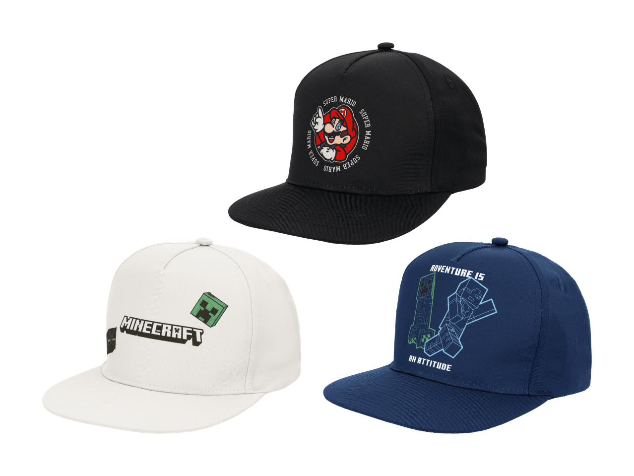 Tre cappellini da baseball per bambini: uno nero con Super Mario, uno bianco con Minecraft e uno blu con un motivo a blocchi.