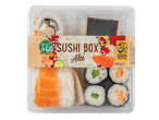Select & Go Sushi Box Aki su įvairiais sušių ritinėliais, nigiri, sojos padažu ir imbieru.