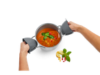 Sopa em panela, luvas de silicone.