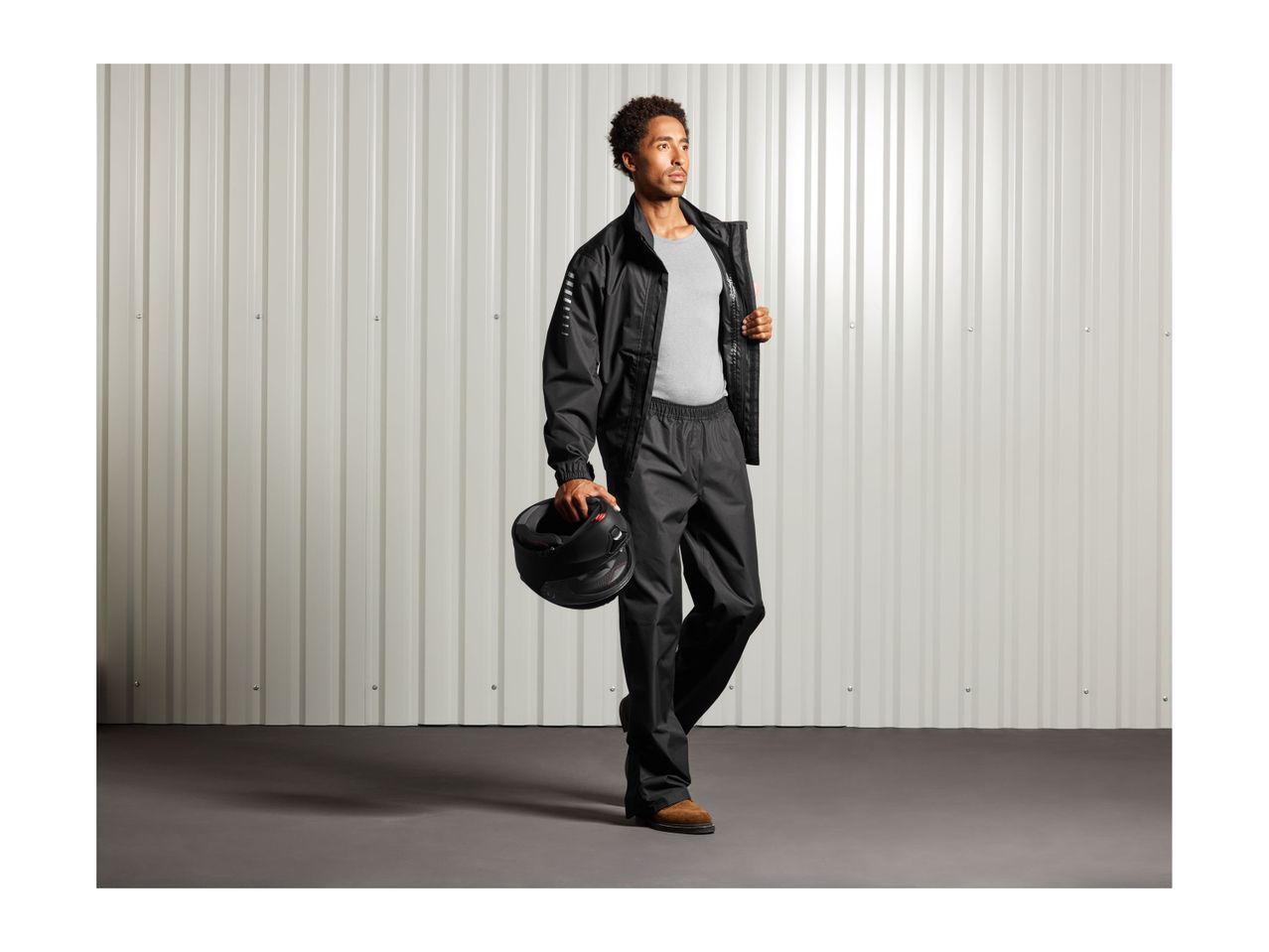 Go to full screen view: Crivit Adults’ Waterproof Trousers - Image 5