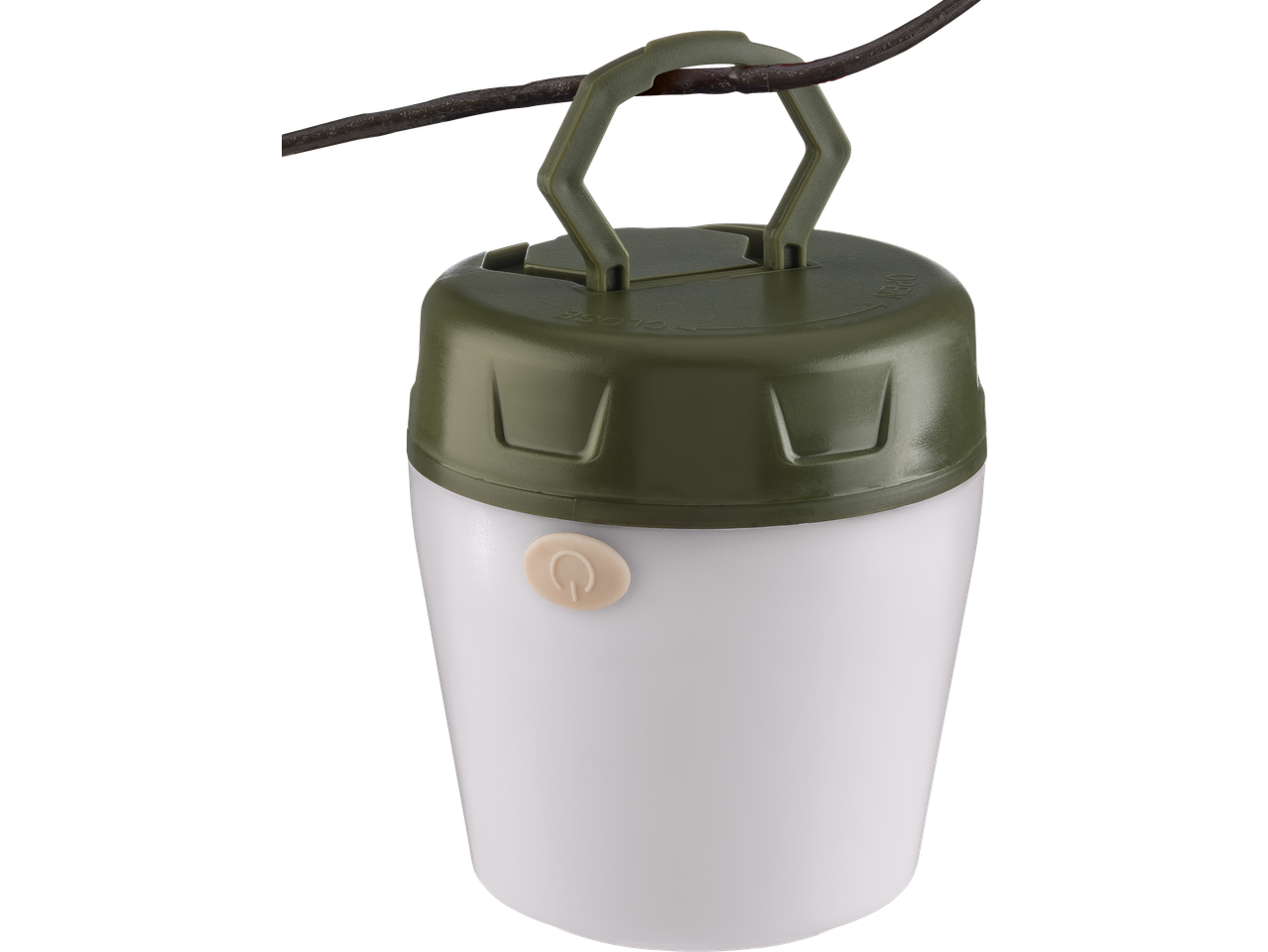 Lanternă de camping CRIVIT cu capac verde și buton de pornire, agățată de o creangă.