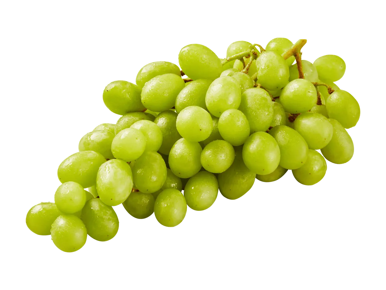 Grappolo d'uva verde fresca con goccioline d'acqua su sfondo nero.