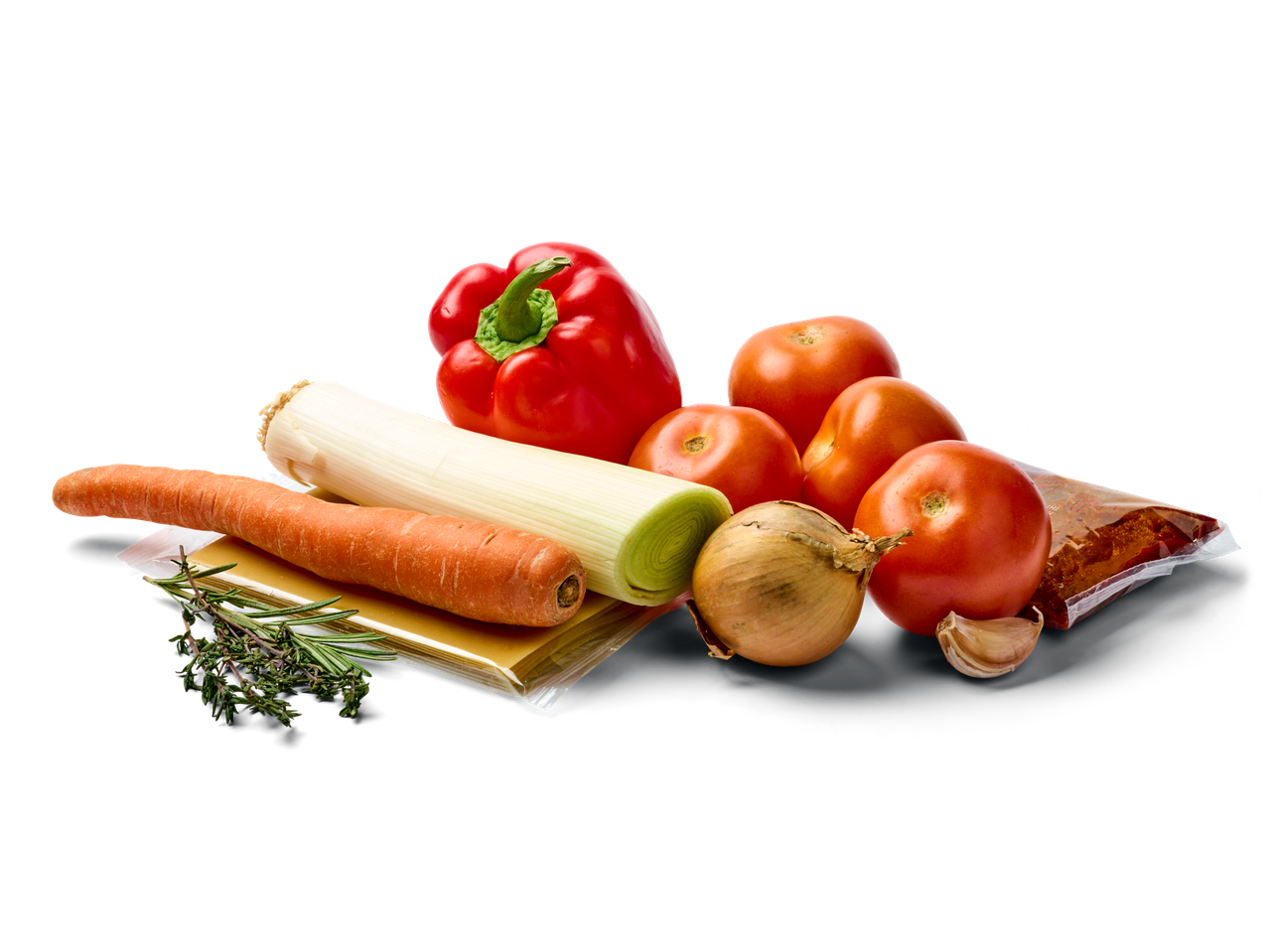 Tomaten, paprika, prei, wortel en pasta: ingrediënten voor een heerlijke maaltijd.