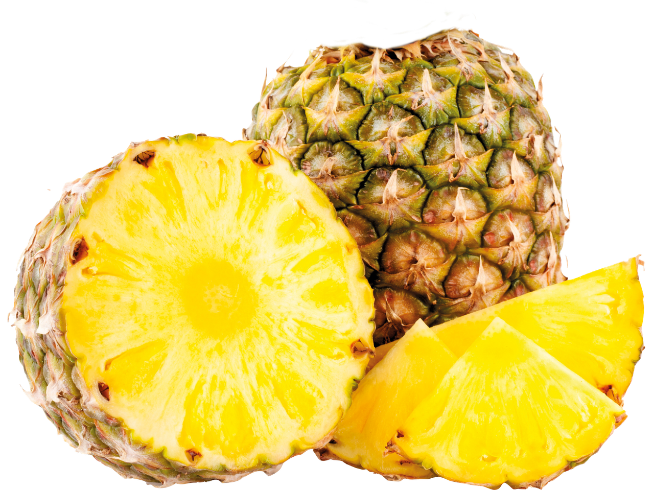 En ananas utan krona, halverad och i skivor.