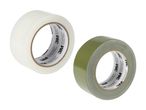 To ruller tape, en gennemsigtig og en grøn, med 3M-logoet synligt på kernerne.