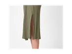 Fustă midi verde cu crăpătură.