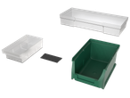 Прозрачни и зелени пластмасови кутии за съхранение с черен разделител.
