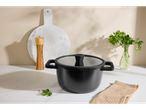 Panela de alumínio Silvercrest® com tampa, saleiro e salsa numa bancada de cozinha.