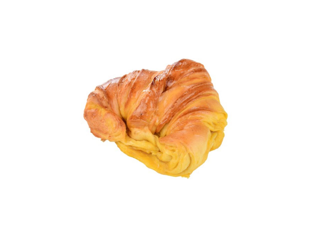 Um croissant dourado e estaladiço, com camadas visíveis, sobre um fundo branco.